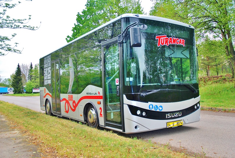 Kompaktní mididibus ISUZU NOVOCITI Life, délka necelých 8 m , kapacita 60 cestujících (foto: Zdeněk Nesveda BusPres