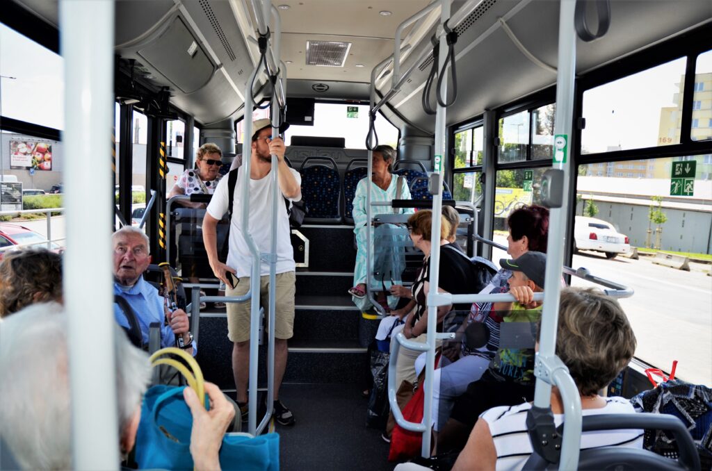 Všeobecná spokojenost cestujících s novým autobusem ISUZU na městských linkách v Pelhřimově (foto: Zdeněk Nesveda)