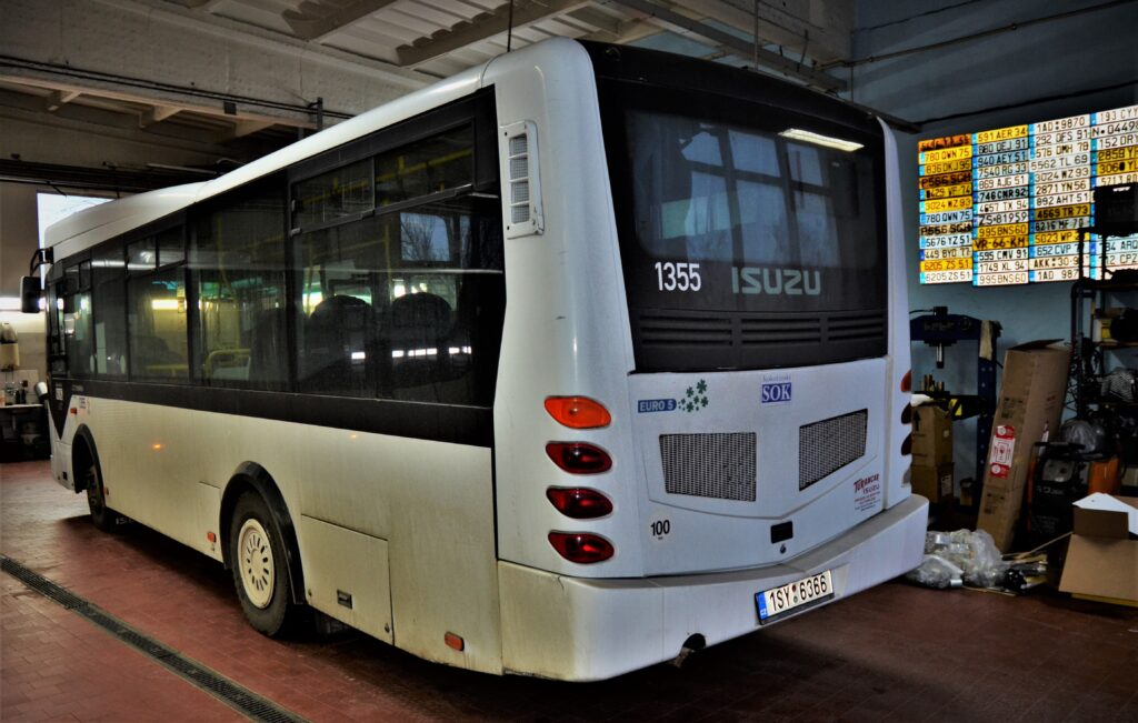 Běžný servis staršího linkového autobusu ISUZU CitiMark 