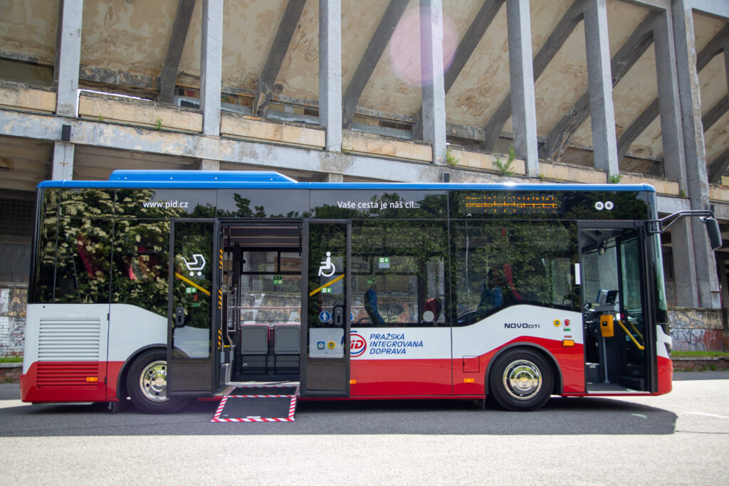 ISUZU NovoCiti Life v provedení pro Pražskou integrovanou dopravu (PID), léto 2021 (foto: Martina Wiesner)