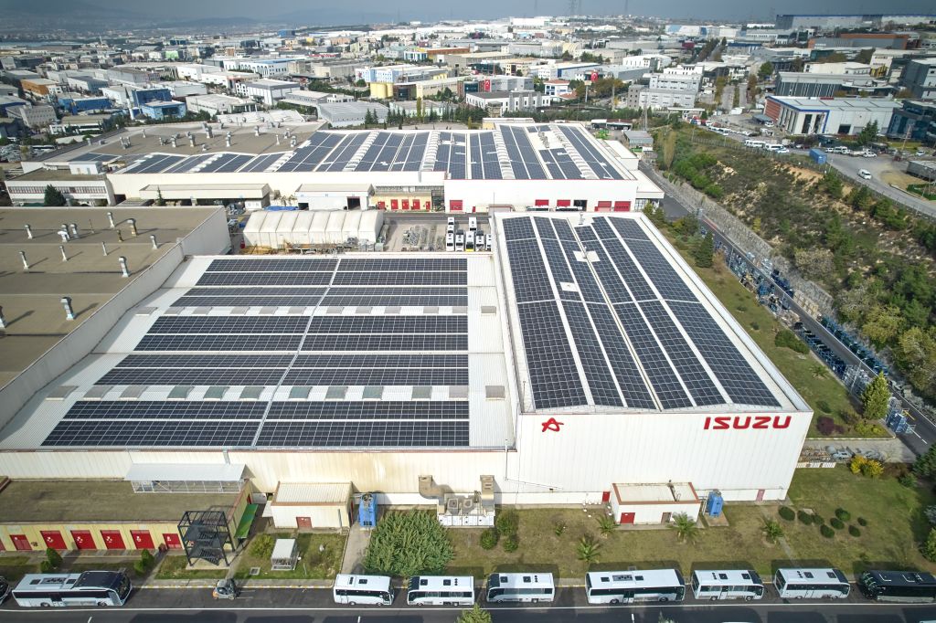Společnost Anadolu Isuzu se umístila na prvním místě v sektoru užitkových vozidel v oblasti udržitelnosti a snižování produkce uhlíkových emisí za rok 2022