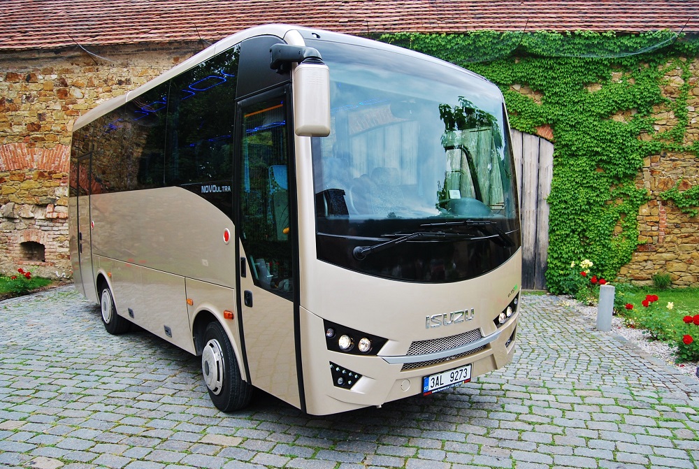 Minibus ISUZU Novo Ultra se stal hitem, 300 000 zhlédnutí na českém profilu YouTube