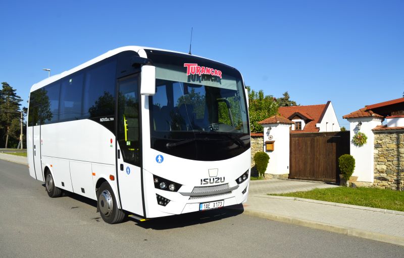 Minibus ISUZU Novo Lux