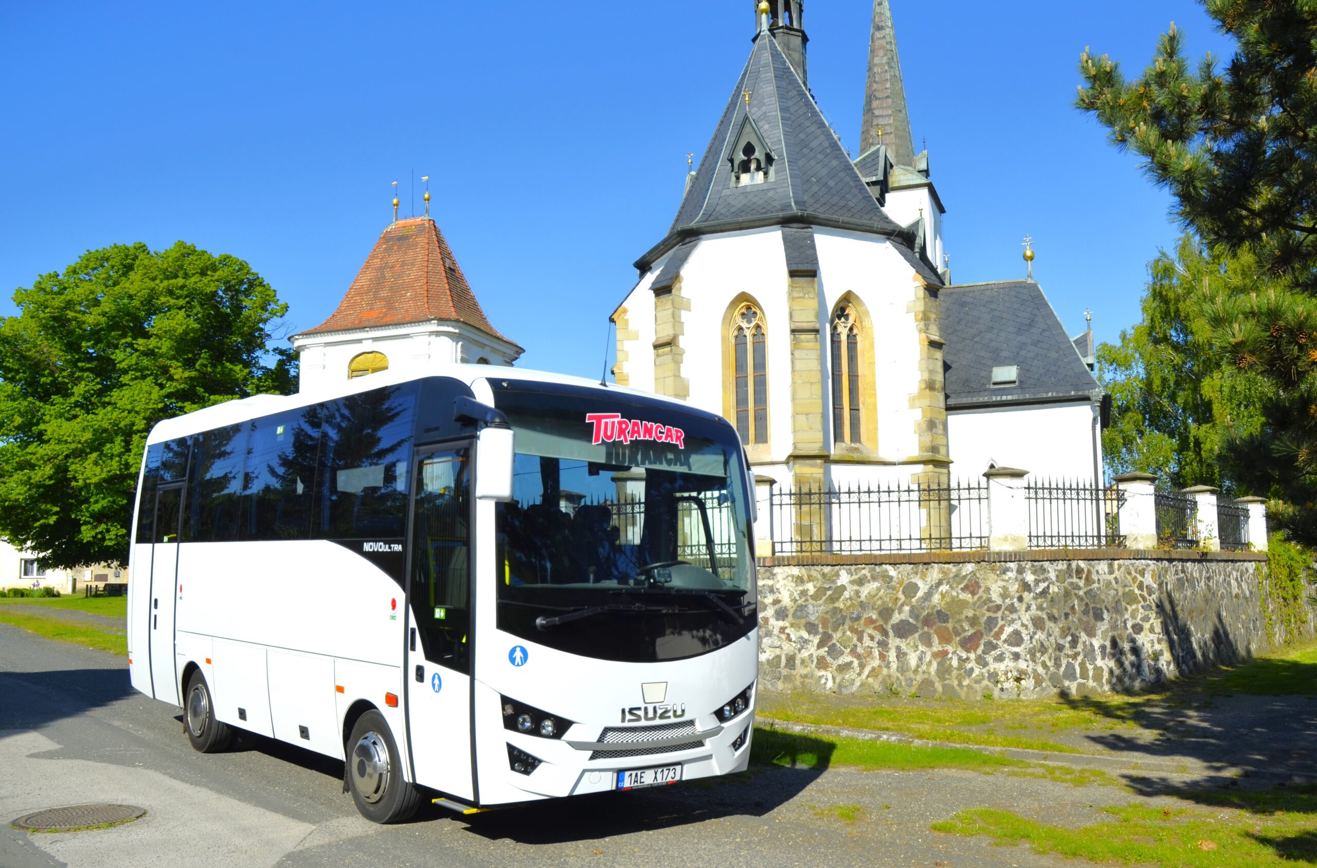 Minibusy ISUZU NOVO Ultra a Lux – spolehlivost, flexibilita a vozy ihned k odběru !