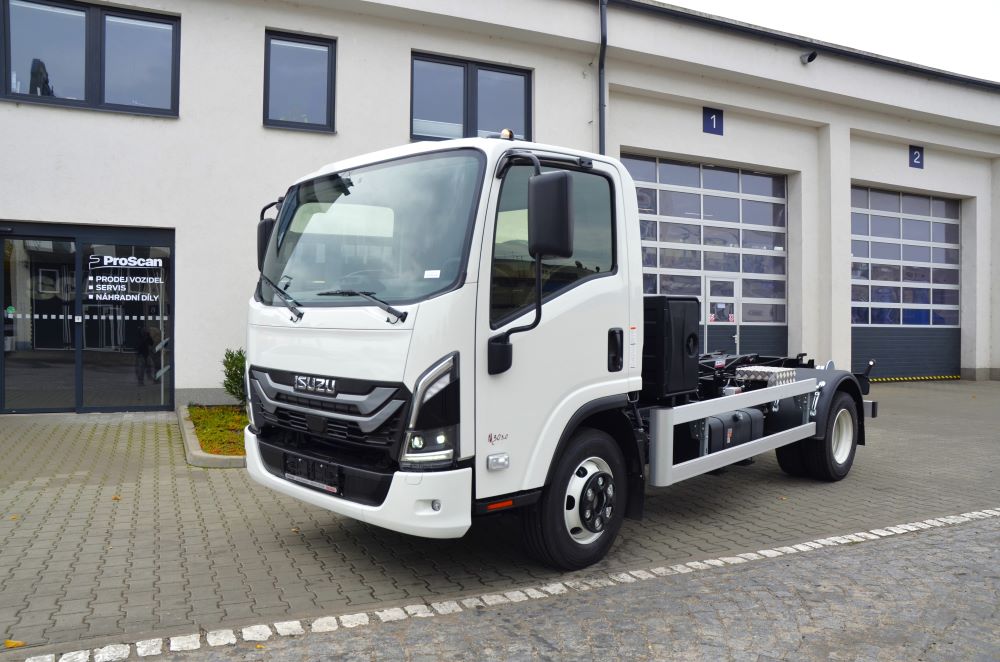 ISUZU uvádí nový model lehkého nákladního vozu M 30: špičkový nosič kontejnerů debutuje na TRUCK & CARGO EXPO 2025