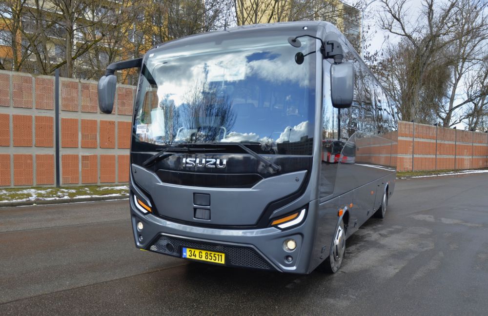 Novinka na českém trhu! Midibus ISUZU GRAND TORO XL
