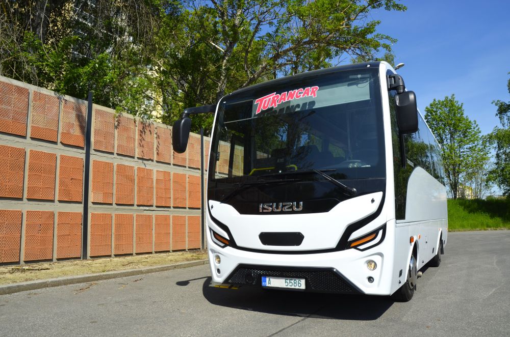 ISUZU TURQUOISE GSR – bestseller mezi midibusy pro turistiku, shuttle dopravu i moderní osobní přepravu