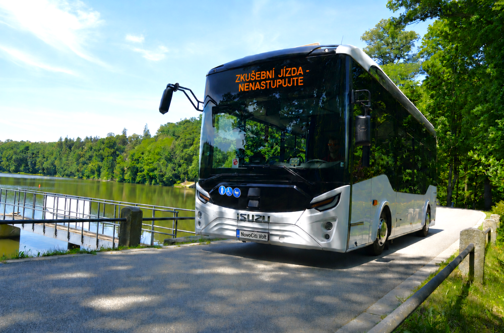 Benešov testuje budoucnost městské dopravy. Elektrobus ISUZU NovoCiti Volt 2. generace vyrazil na linky MHD Benešov testuje budoucnost městské dopravy. Elektrobus ISUZU NovoCiti Volt 2. generace vyrazil na linky MHD