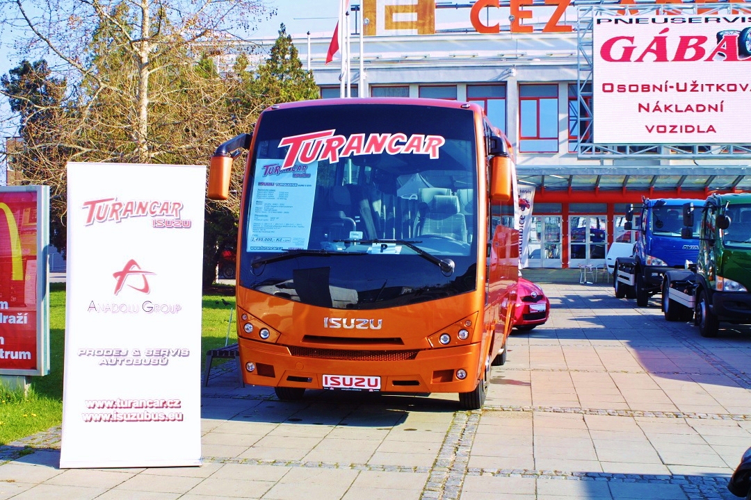 ISUZU  BUS –  Pozvánka na výstavu Auto Moto Show Pardubice 2012